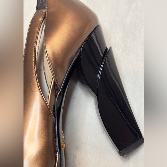 Vintage Prada pumps with square toe and chiseled heel - Picture 9 of 12